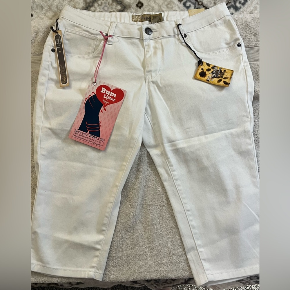 HYBRID & CO Crop denim.  Size 15( Jr) NWT